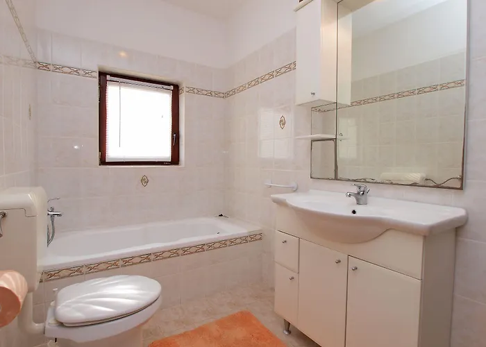 Milan 1048