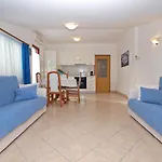 Milan 1048