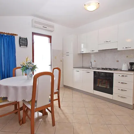 Apartman Milan 1048 *