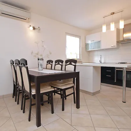 Apartment Milan 1048 Rovinj