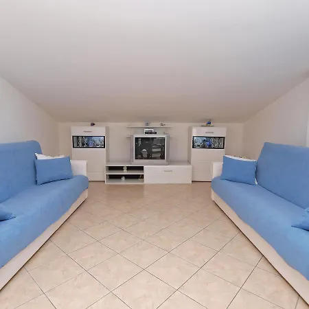 Apartment Milan 1048 Rovinj