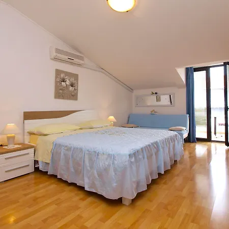 Milan 1048 * 罗维尼